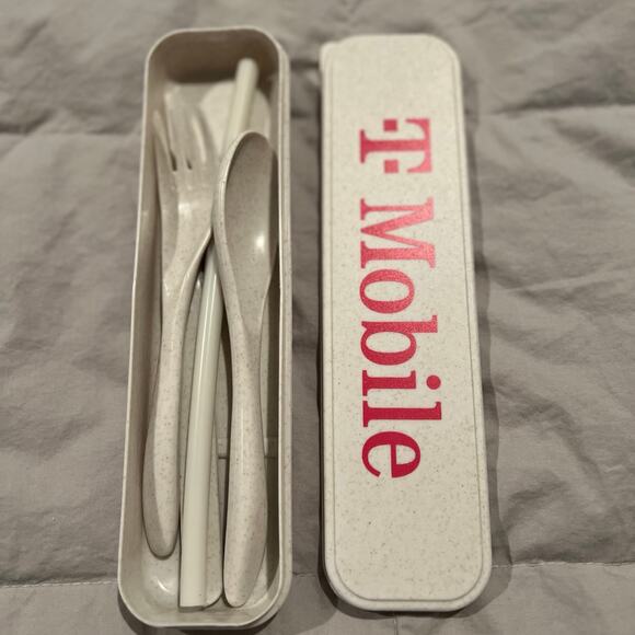 T-Mobile Utensil Set - Picture 5 of 6